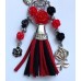 Sleutelhanger tassenhanger met roosjes in rood en zwart